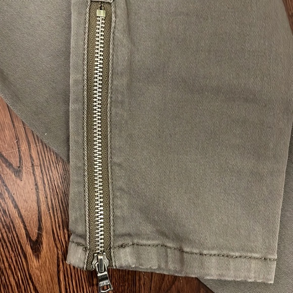 Pants - Picture 4 of 7